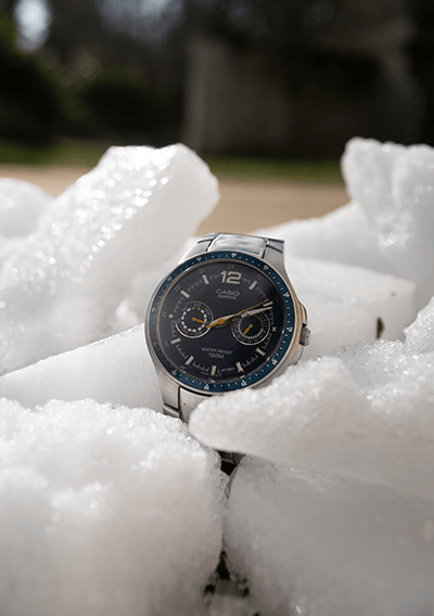 Une représentation sous forme de gif de l'amélioration d'une photo de montre